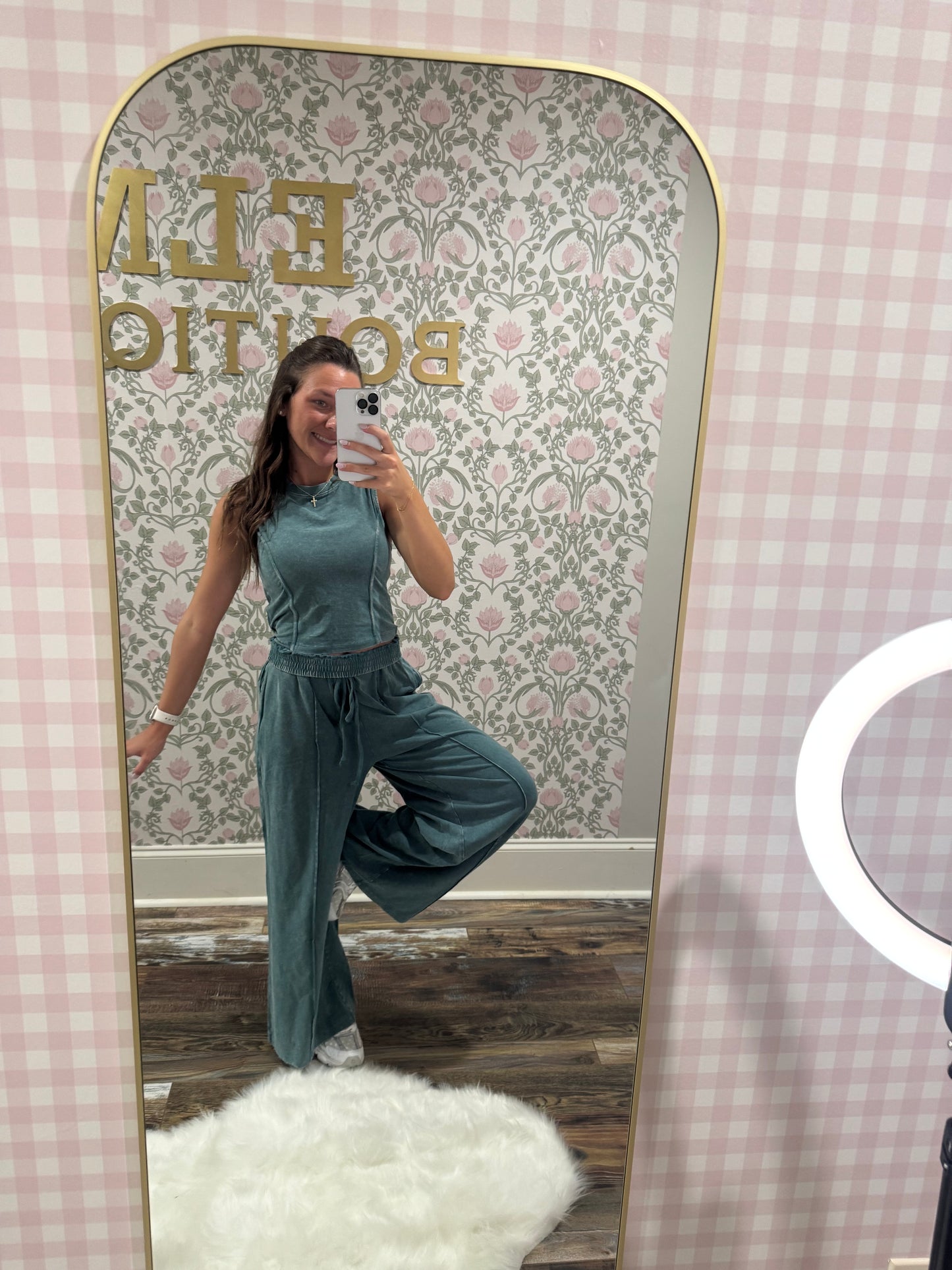 Sleeveless top & wide leg pants set